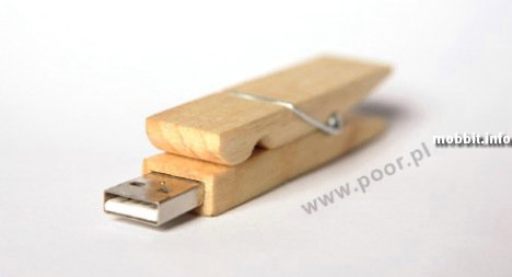 USB-флэшка в прищепке