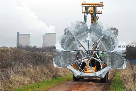 Огромный металлический  LED-цветок на ветряных турбинах